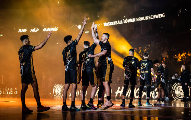 还让篮球成 还让篮球成