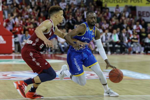 续自己的足 续自己的足