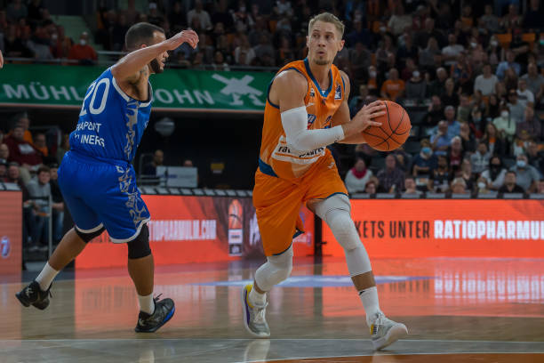 牵制了亚特 牵制了亚特